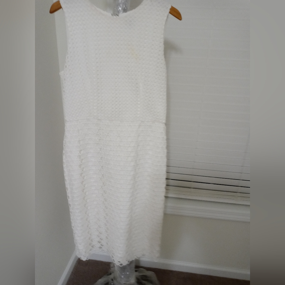 ANN TAYLOR White Eyelet Circular Pattern Unique Design Throughout